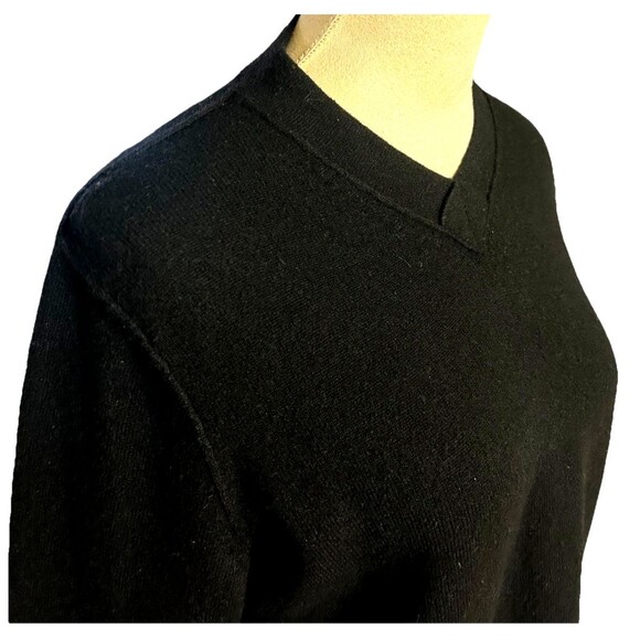 Elie Tahari Womens M 100% Cashmere Black V Neck Long Sleeves Pullover Sweater - Picture 3 of 8